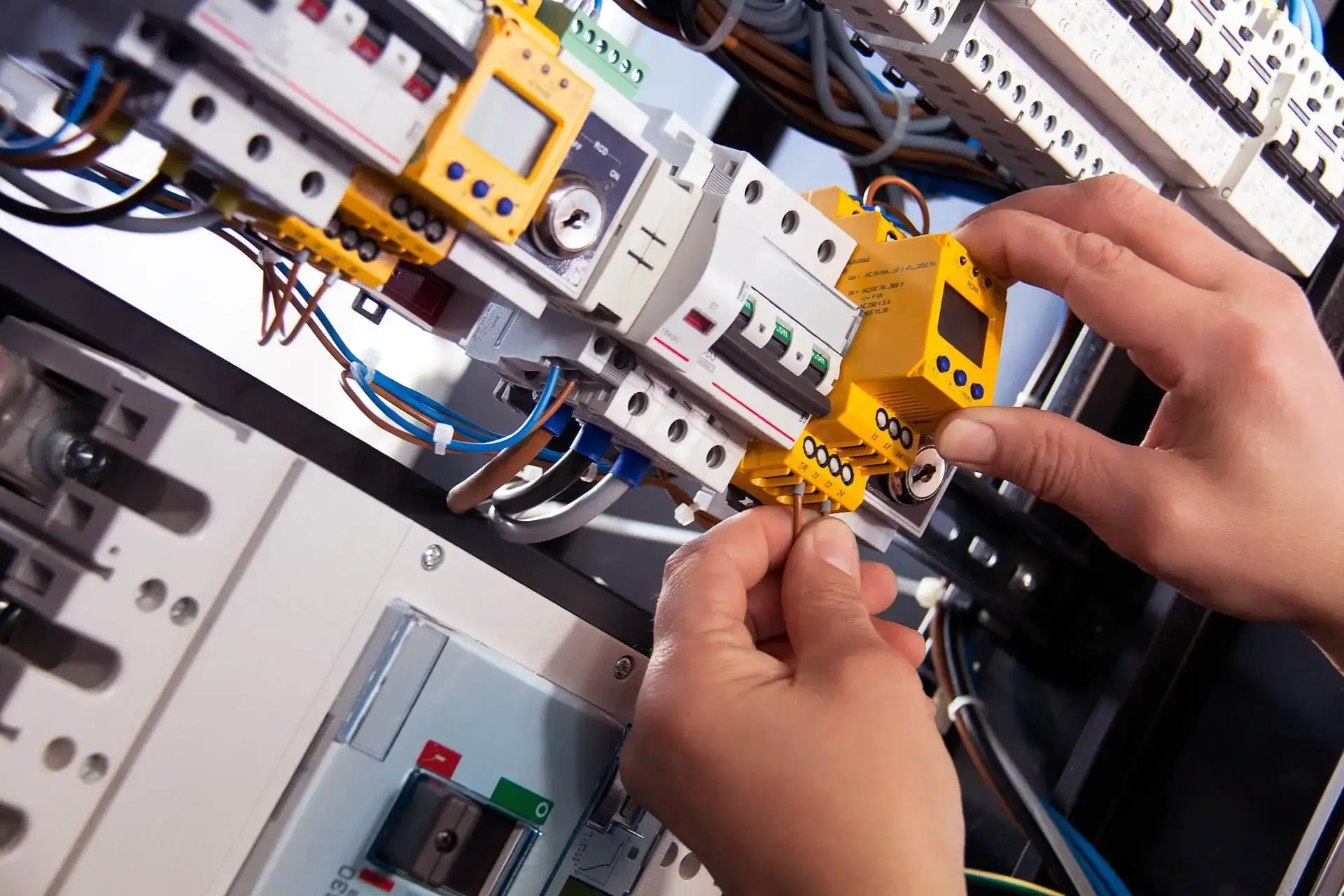 Certified electricians in Totteridge